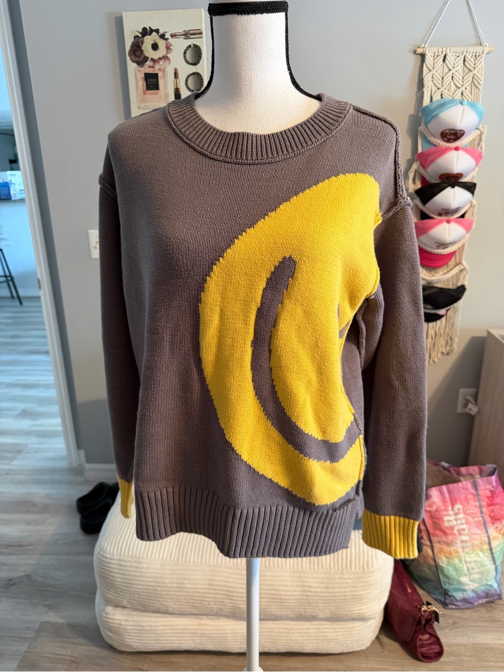Peace love world smiley face sweater small